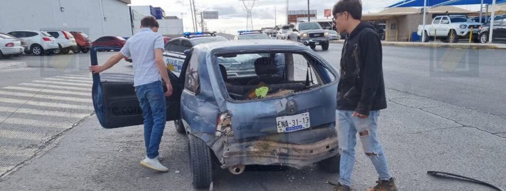 Se registra choque de 3 vehículos en Circuito Universitario