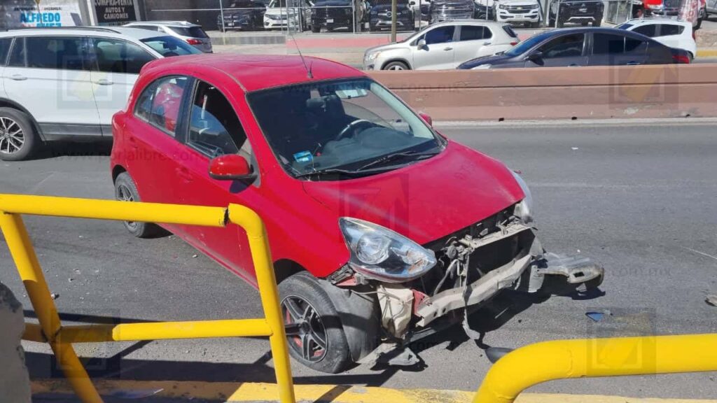 Accidente de dos vehículos en la curva de los choques de La Cantera; caos vial