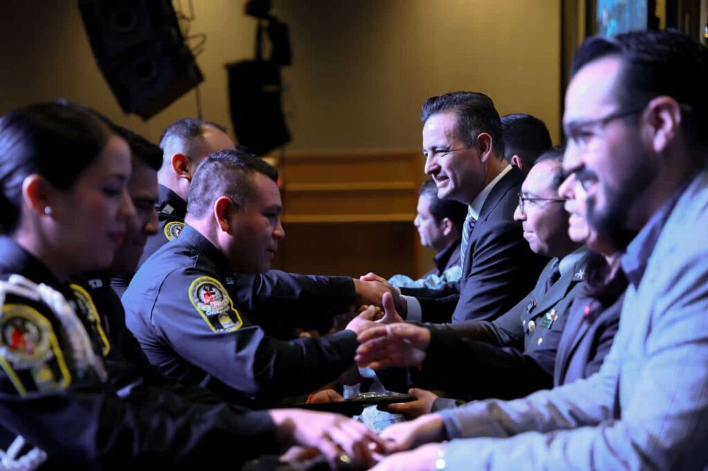Encabeza alcalde Bonilla ceremonia de ascensos de grado de 135 policías municipales