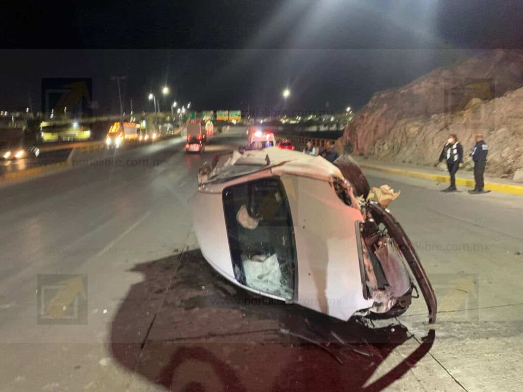 Vuelca en la Carretera Aldama-Chihuahua: Conductor Atendido por Paramédicos