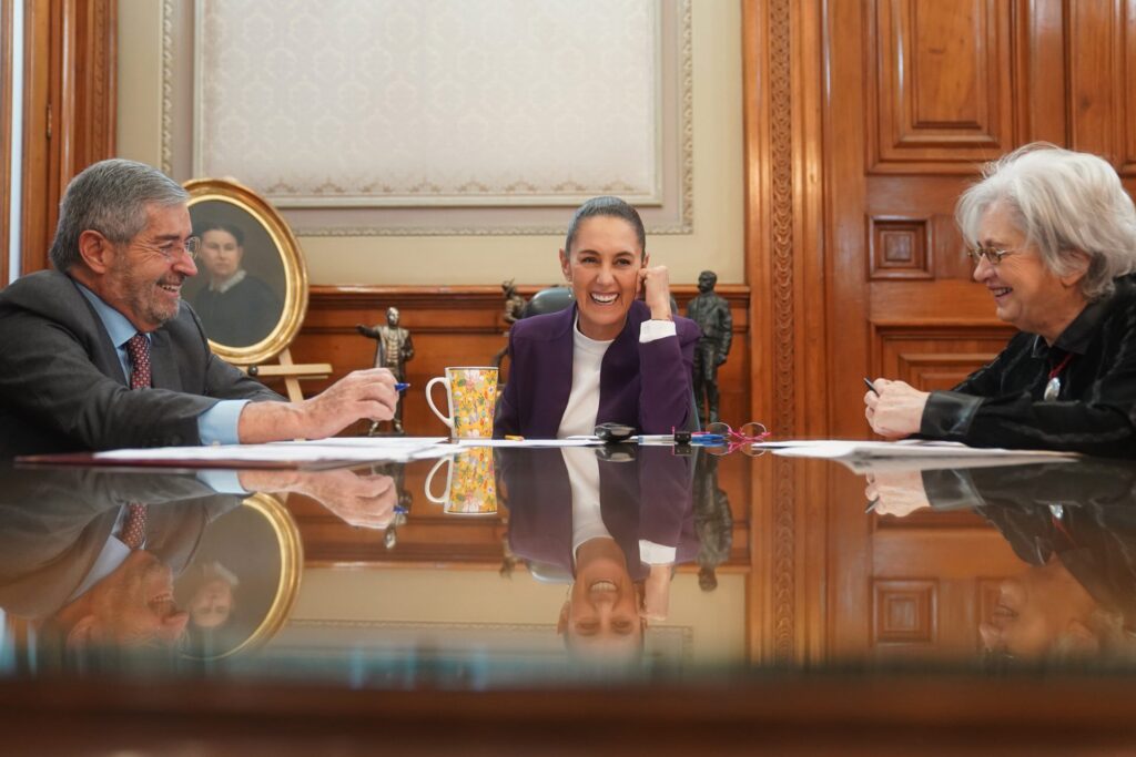 Boric llama a Sheinbaum para «fortalecer la cooperación» en medio de guerra comercial