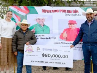 Entregan Luis Fernando Chacón y Yanko Durán, reconocimiento a niño diputado por el distrito 13
