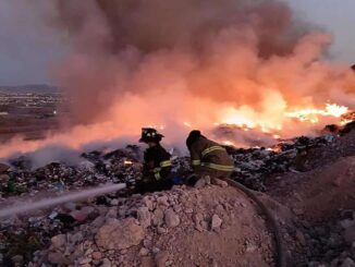 Trabaja Bomberos y personal del municipio en sofocar incendio en el Relleno Sanitario