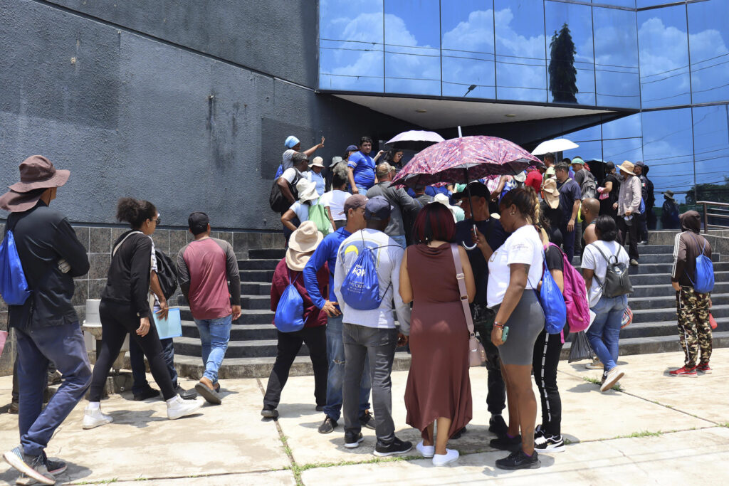 Acnur cierra cuatro oficinas en México por «recortes financieros», pero deja ocho abiertas