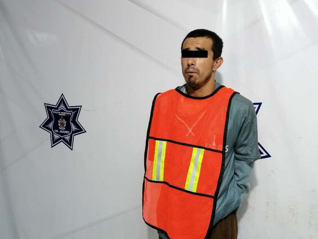 Detienen a hombre por atacar a sus padres con una barra metálica
