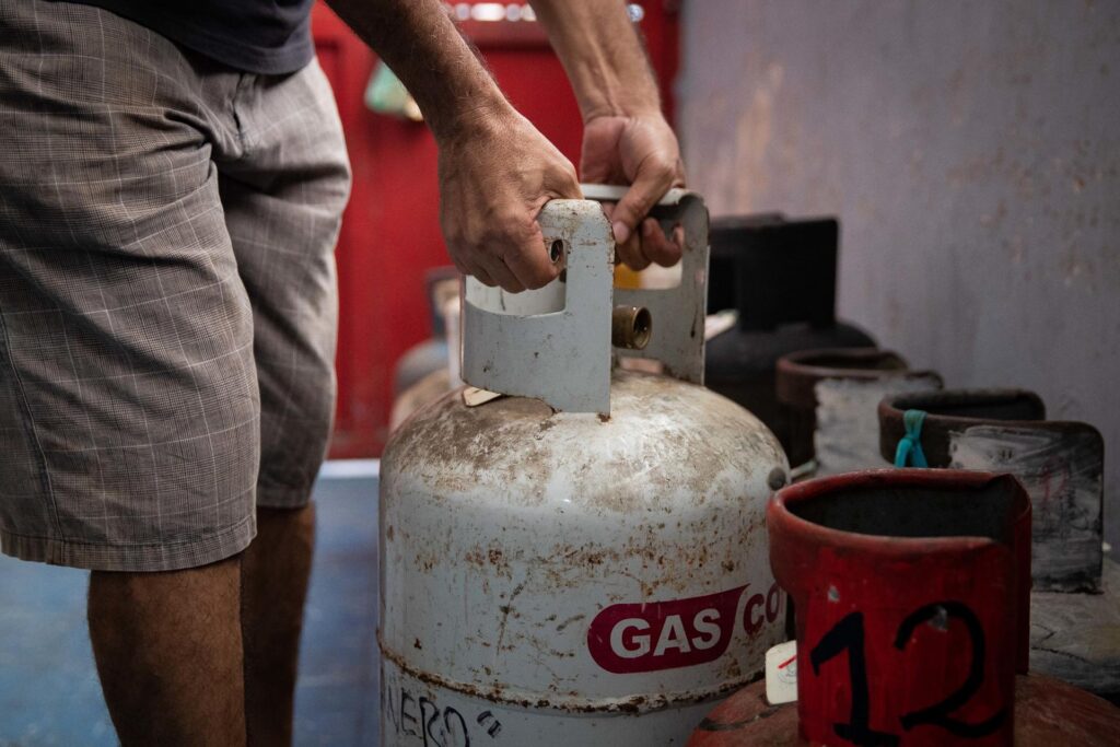 La CNA demanda a 53 gaseras y exige reparar daño millonario por colusión
