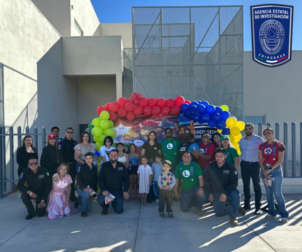 Festeja FGE Noroeste a niños y niñas del personal en el edificio de la dependencia
