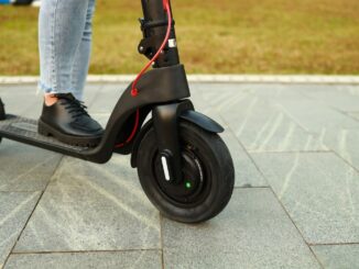 Placas, licencia de conducir y casco: secretario de Movilidad de la CDMX explica nuevas reglas para scooters y motonetas eléctricas