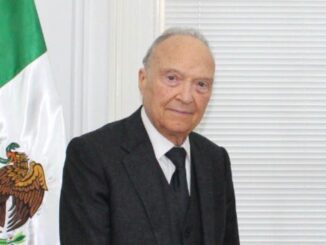 Embajador Gertz Manero presenta cartas credenciales al rey Carlos III