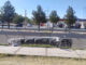 Camión revolvedor de cemento termina volcado dentro de canal en la vialidad Los Nogales