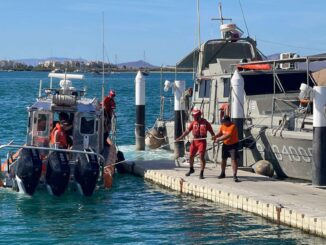 Marina rescata a 11 personas en inmediaciones de Bahía de La Paz, Baja California Sur