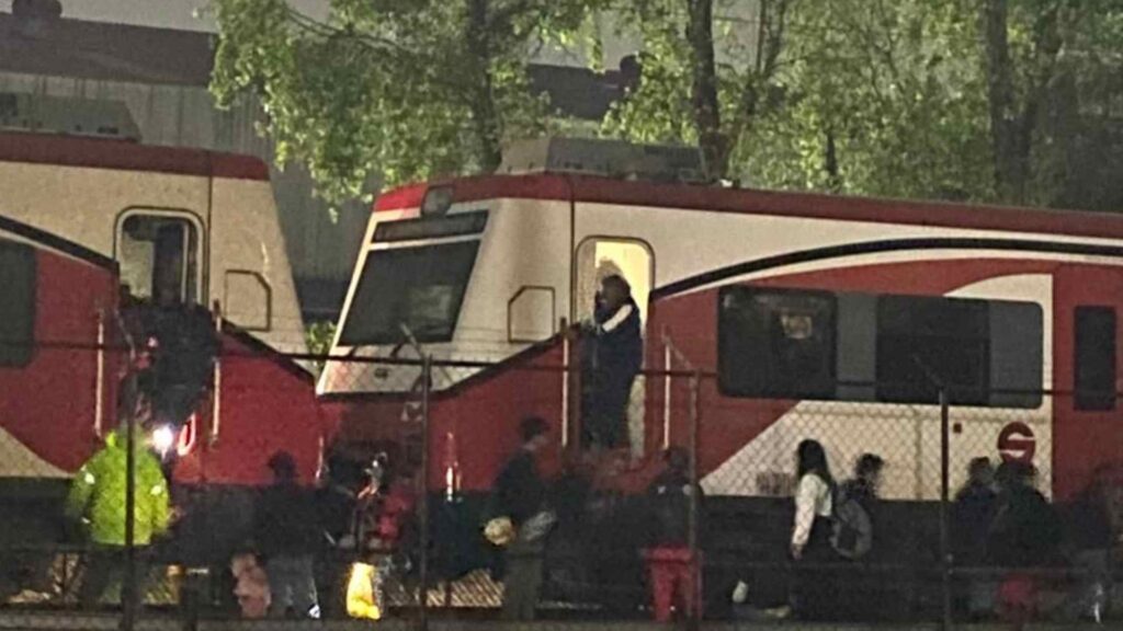 Lluvias colapsan barda del Tren Suburbano en Tlalnepantla