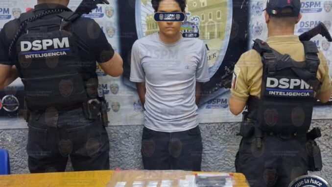 Detiene Policía Municipal a hombre con 50 envoltorios de droga en la colonia Villa