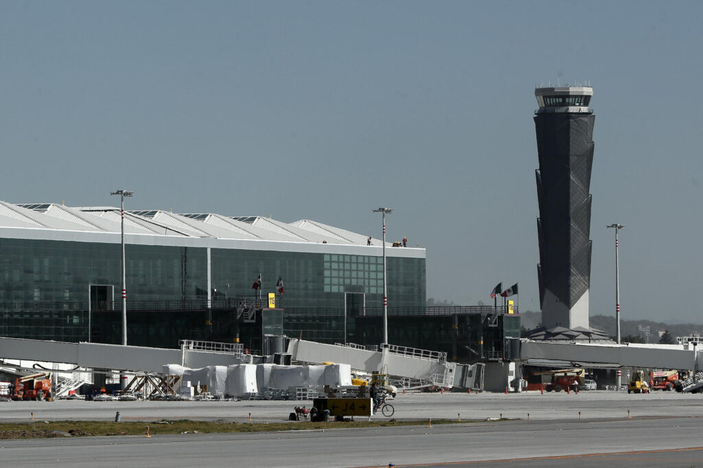 EE.UU. acuerda con México medidas para fortalecer el transporte aéreo entre ambos países