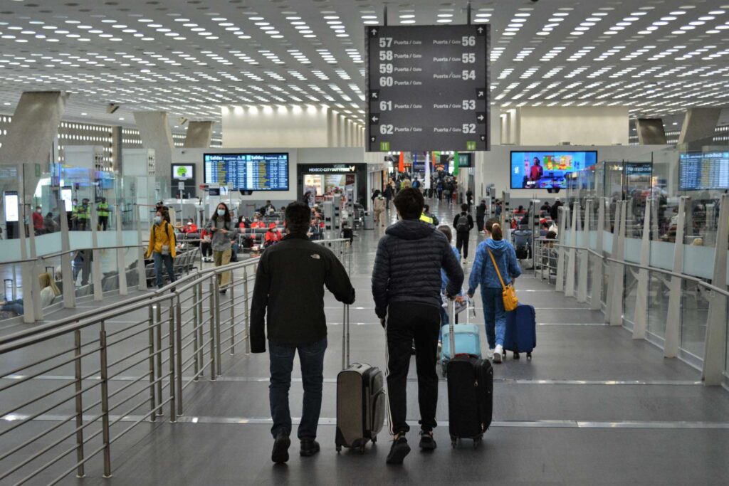 México emite aviso preventivo de viaje por ébola