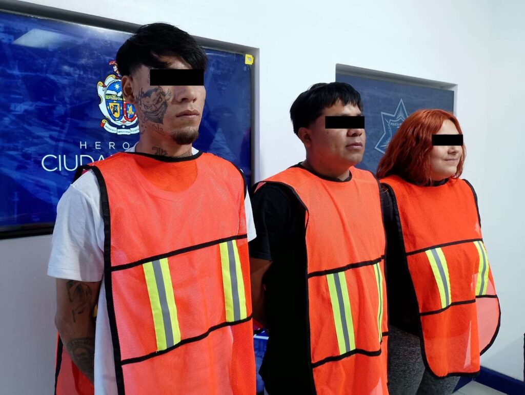 Detienen a tres por robar a una persona en el área del Pronaf