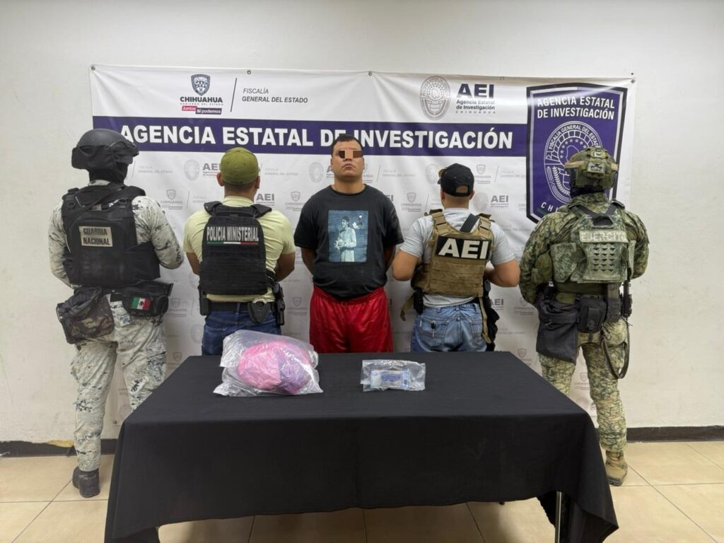 Detiene COE a un hombre, aseguran mariguana y dinero en cateo a vivienda del fraccionamiento Senderos de San Isidro