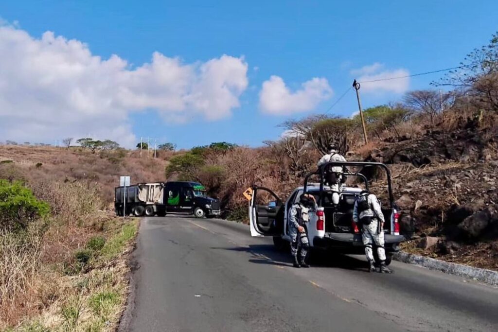 Despliegan operativo en Cotija, Michoacán, tras enfrentamientos armados y bloqueos