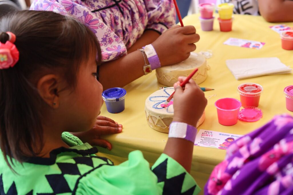 Más de 3 mil niños de comunidades indígenas urbanas celebran el Día de la Niñez en el Parque El Colibrí