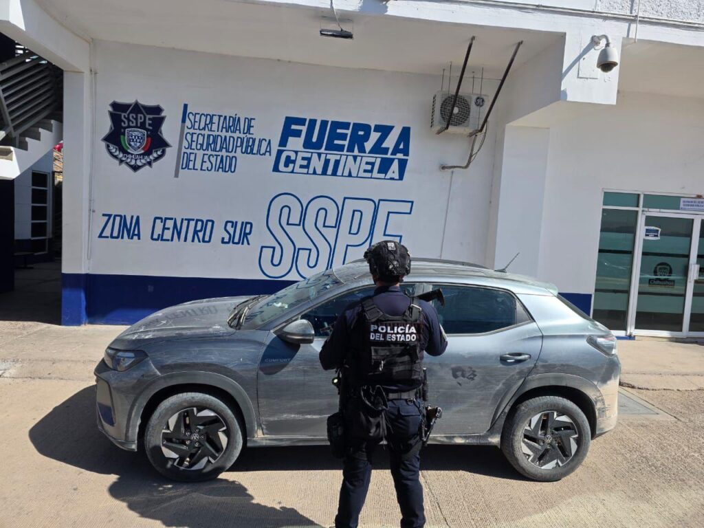 Recuperan vehículo con reporte de robo en el tramo carretero Chihuahua-Ojinaga
