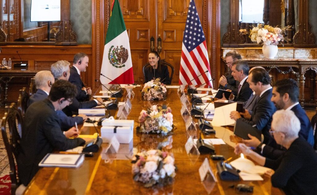 Sheinbaum aborda revisión del T-MEC con representante comercial de EE.UU.