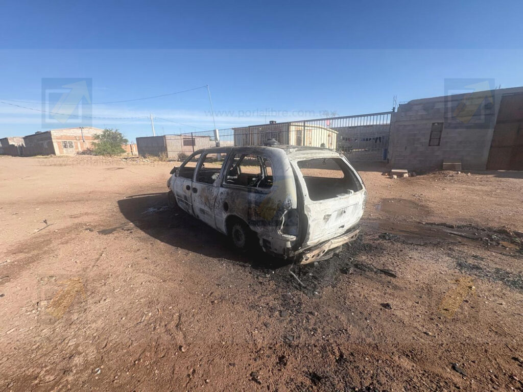 Incendio consume vehículo en colonia Las Torres