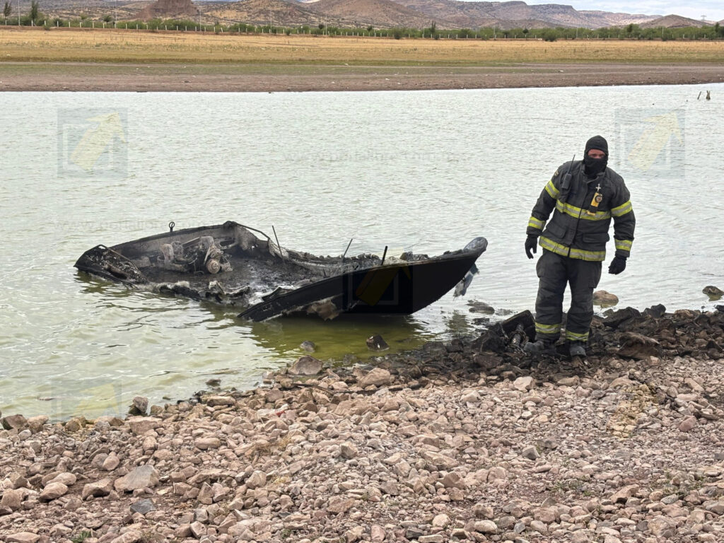Se incendia lancha en la presa Chihuahua; hombre sufre graves quemaduras