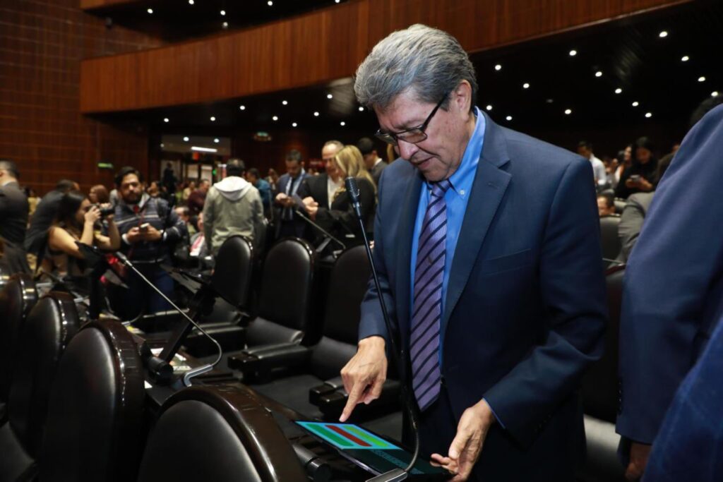 Monreal frena discusión de reforma electoral por falta de consenso