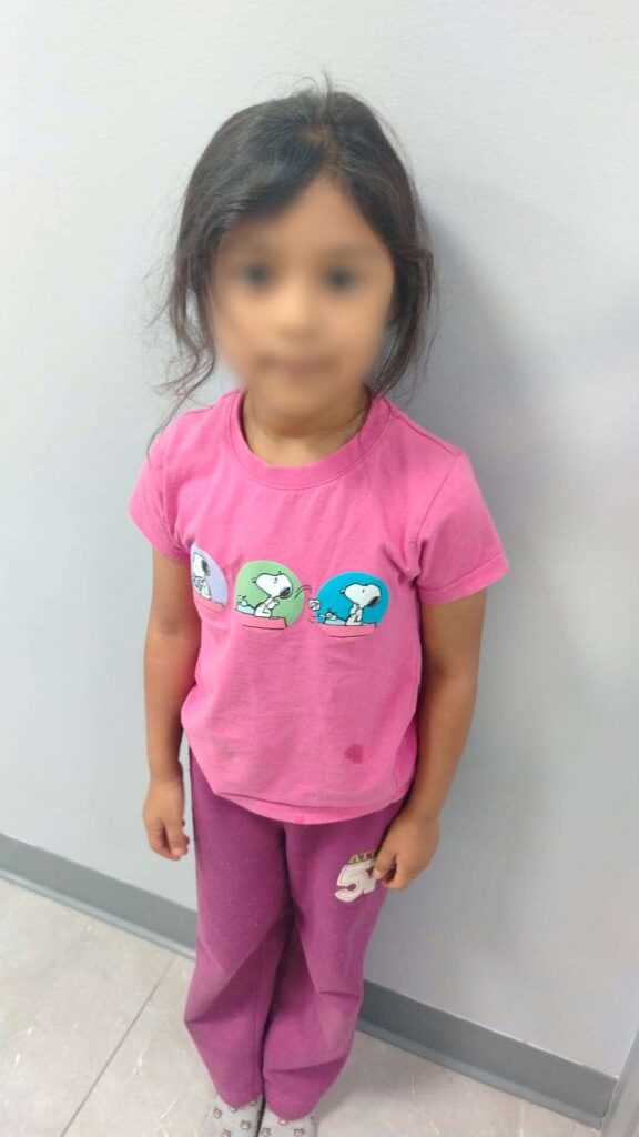 Solicitan apoyo de la comunidad para localizar a la familia de niña extraviada