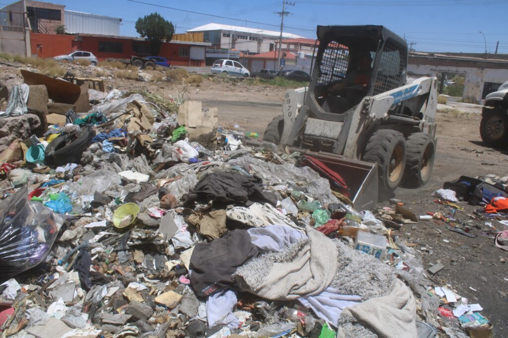 Limpió Municipio 62 terrenos baldíos y retiró más de mil 200 toneladas de residuos durante mayo