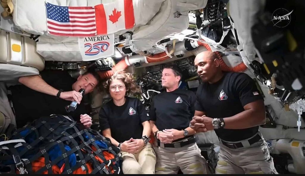 Astronautas de Artemis II relatan a Trump su paso por el lado oscuro de la Luna