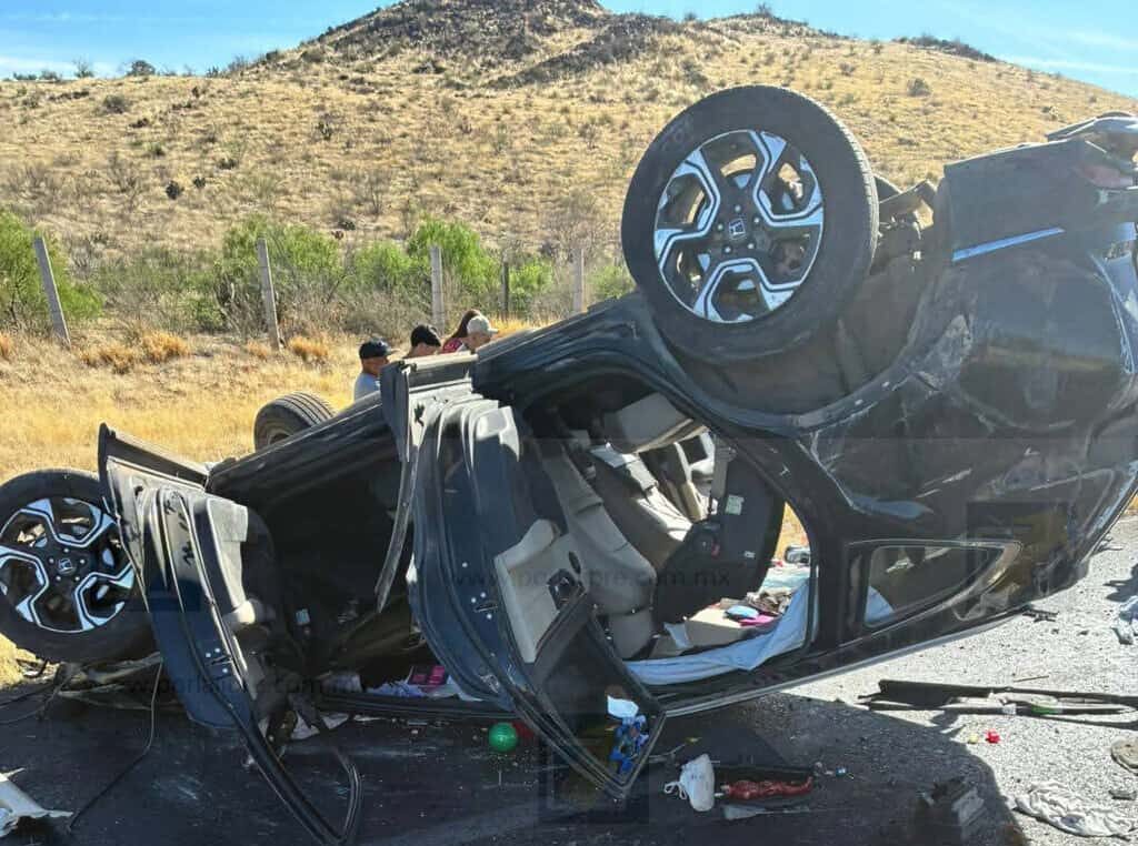 Volcadura en carretera Delicias a Chihuahua deja a una mujer lesionada