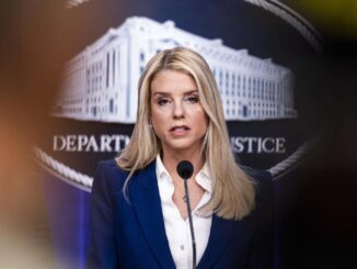 Trump destituye a la fiscal general Pam Bondi