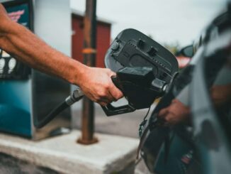 Refrendan gobierno y gasolineros acuerdos de estabilización de precios de la gasolina regular y el diésel