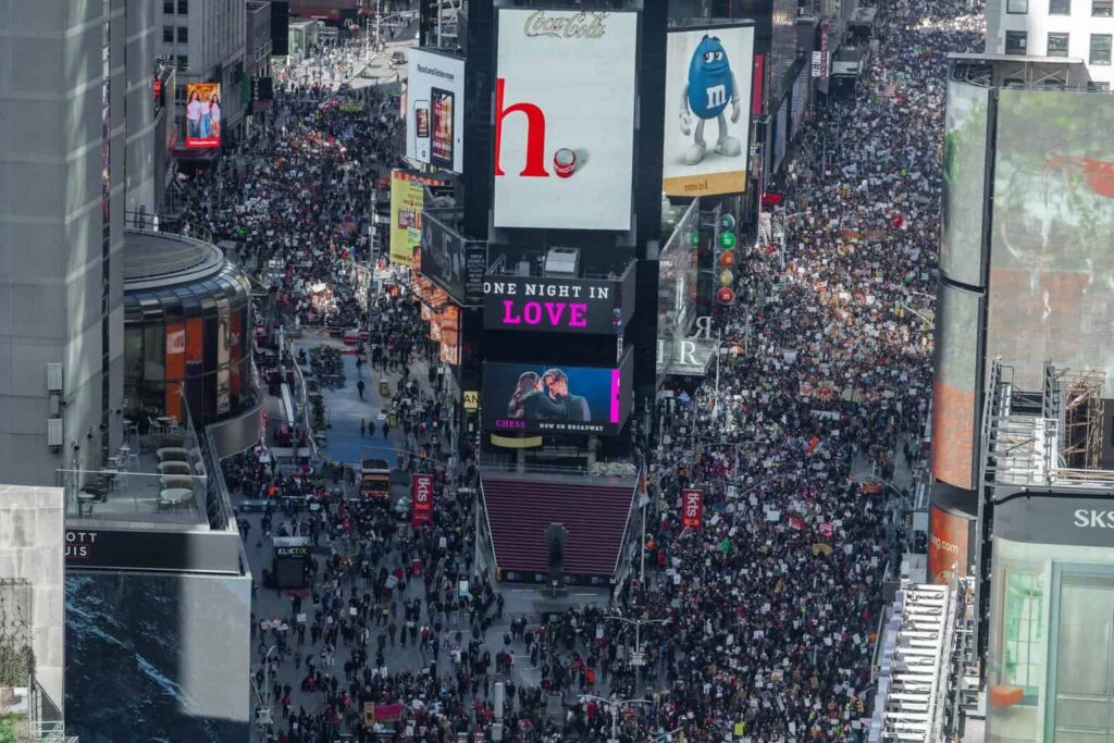 Jornada internacional de protestas repudia a Trump, guerra en Irán y «abusos» de ICE