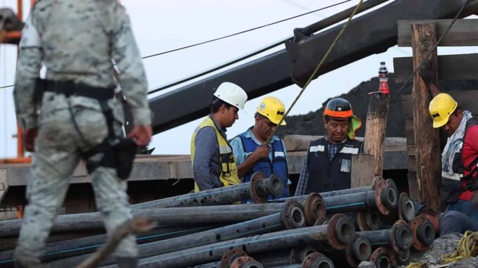 Protección Civil intensifica rescate de los cuatro mineros atrapados en una mina en Sinaloa