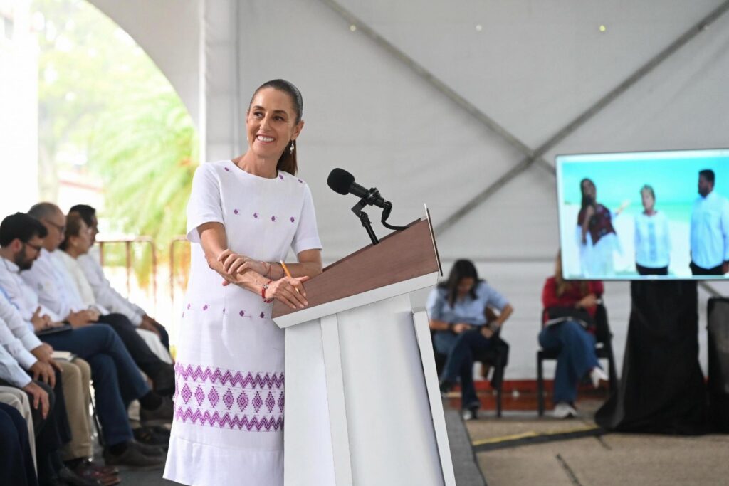 Sheinbaum anuncia inversión de 190 mil mdp en Veracruz para recuperación de petroquímica, obras carreteras, agua y salud