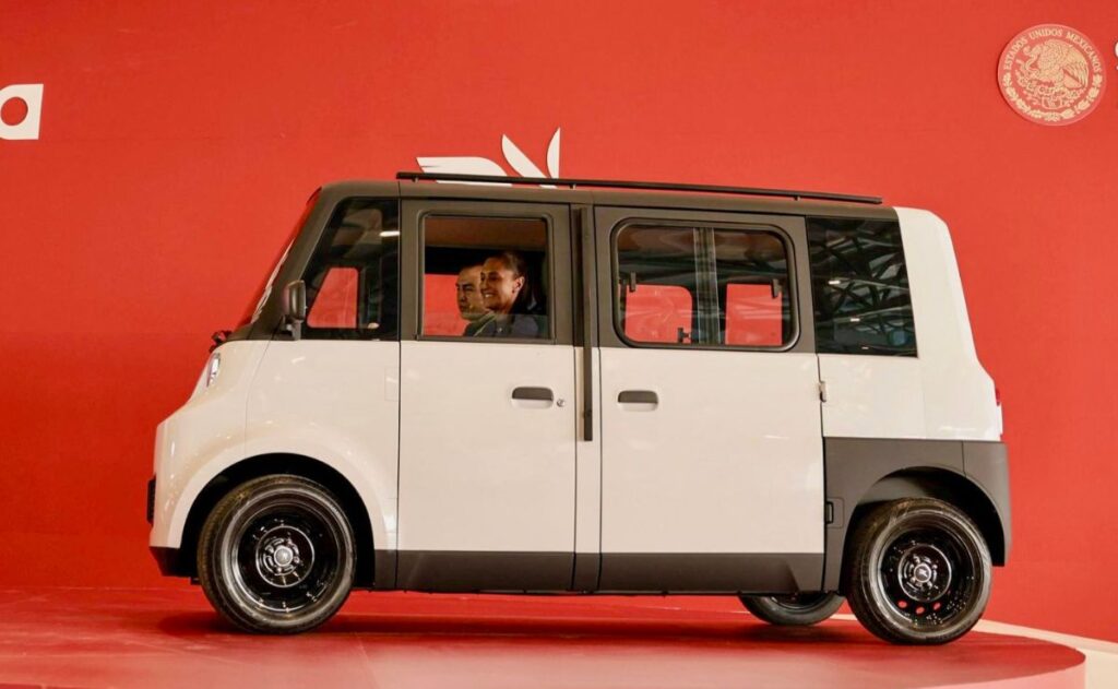 «Misión cumplida»: Sheinbaum presenta Olinia, el primer vehículo eléctrico mexicano