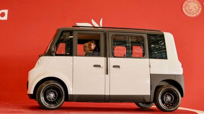 «Misión cumplida»: Sheinbaum presenta Olinia, el primer vehículo eléctrico mexicano
