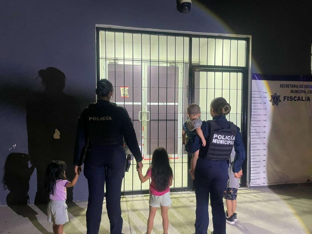 Rescatan a cuatro niños solos en una vivienda de Torres del Sur