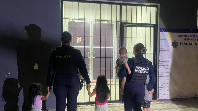 Rescatan a cuatro niños solos en una vivienda de Torres del Sur