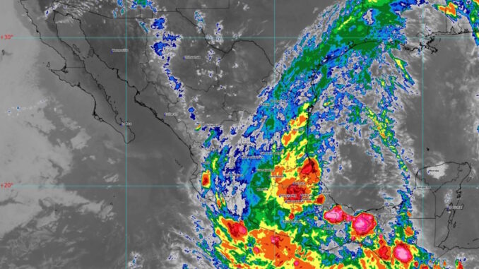 Guerrero y Oaxaca, en alerta por posible fortalecimiento de la Depresión Tropical Dos-E