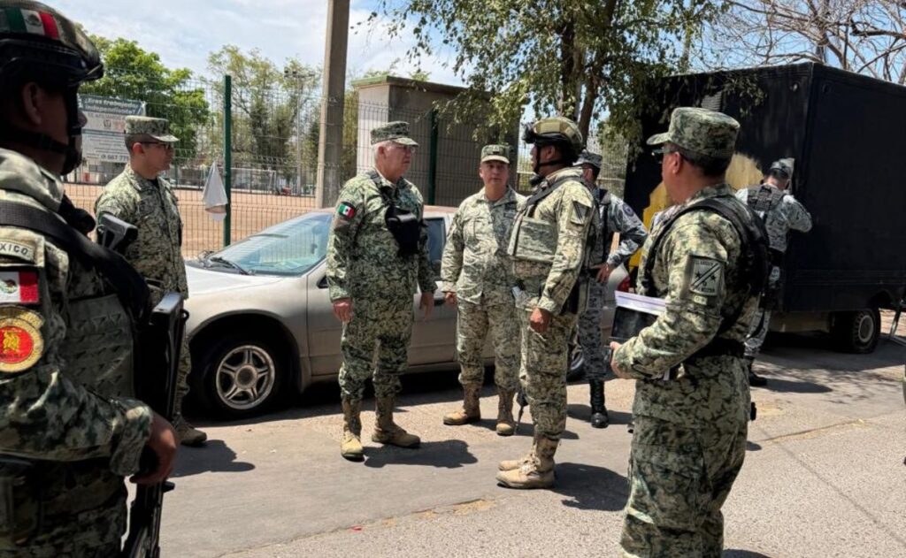 Generales Trevilla y Briseño supervisan labor del Ejército y GN en Culiacán