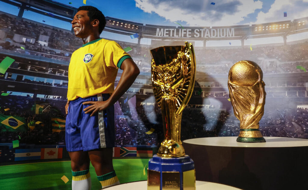 A una semana del Mundial, llega a Río de Janeiro una estatua de cera de Pelé
