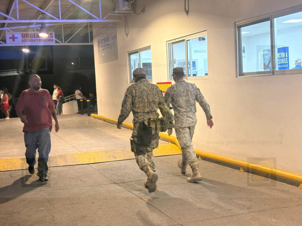 Atacan a balazos a conductor en la Vialidad Sacramento; huye herido para pedir auxilio