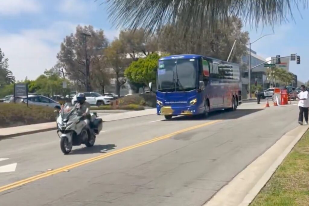 Irán aterriza en Estados Unidos con seguridad extrema para su debut mundialista