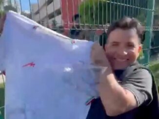 Video: Irán regala camisetas a aficionados en Tijuana