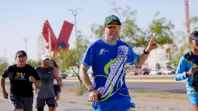 Marco Bonilla corre con juarenses en el Bordo y refrenda su cercanía con la frontera