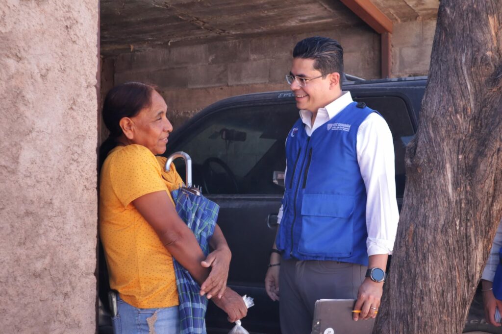 A pie y durante 12 horas seguidas Rafa Loera recorrió el norte de la ciudad con Chalecos Azules