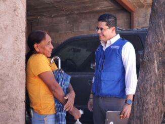 A pie y durante 12 horas seguidas Rafa Loera recorrió el norte de la ciudad con Chalecos Azules